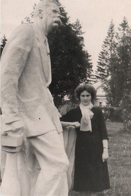 Моя мама в доме отдыха Красный Яр, 1958