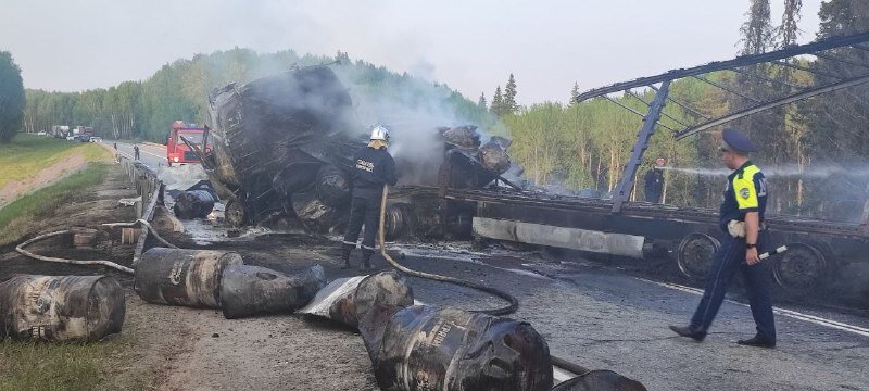    На трассе «Тюмень-Ханты-Мансийск» сгорели два большегруза, погиб человек