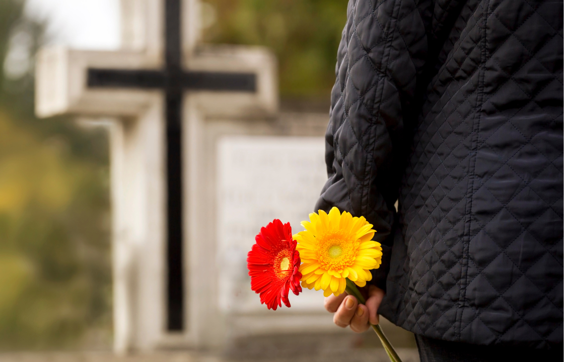 Можно ли беременным ходить на кладбище и похороны?