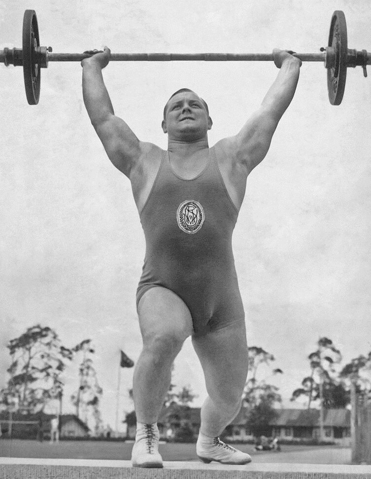 Йозеф Мангер - победитель Олимпиады в Берлине, признанный самым сильным человеком планеты. Источник фото: https://wiki2.org/en/Josef_Manger