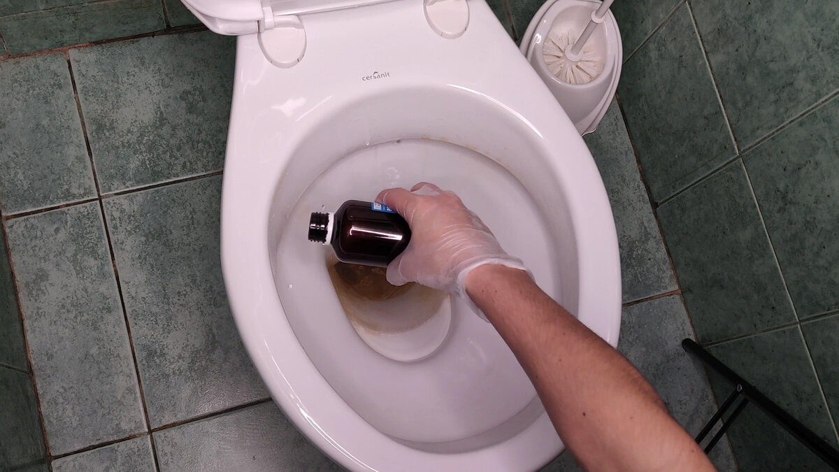 Cómo limpiar la placa de un inodoro