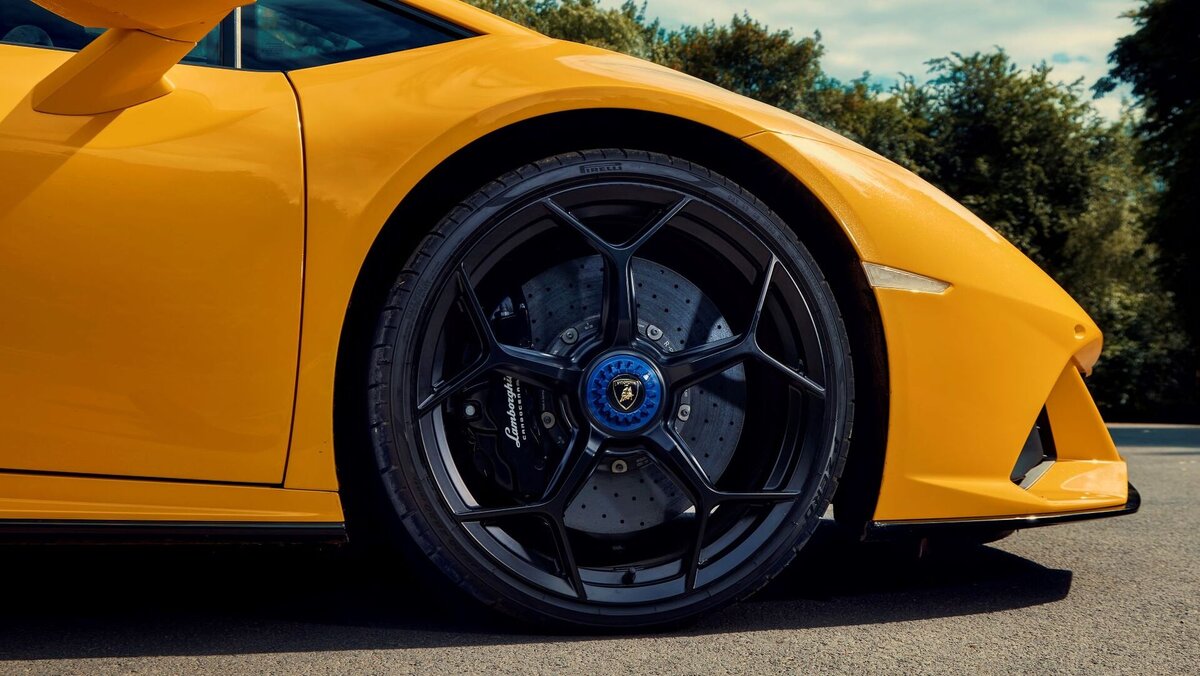    Lamborghini Huracan   
Lamborghini