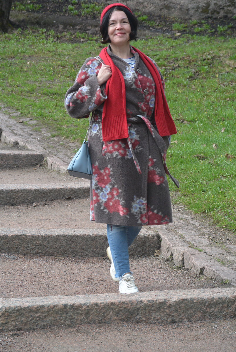 Вниз по лестнице Петровского парка