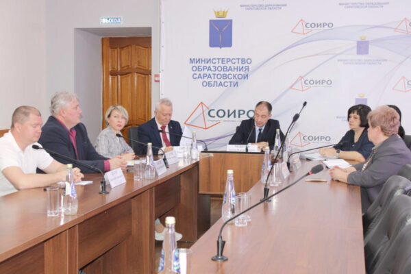    На заседании отраслевой комиссии по регулированию социально-трудовых отношений