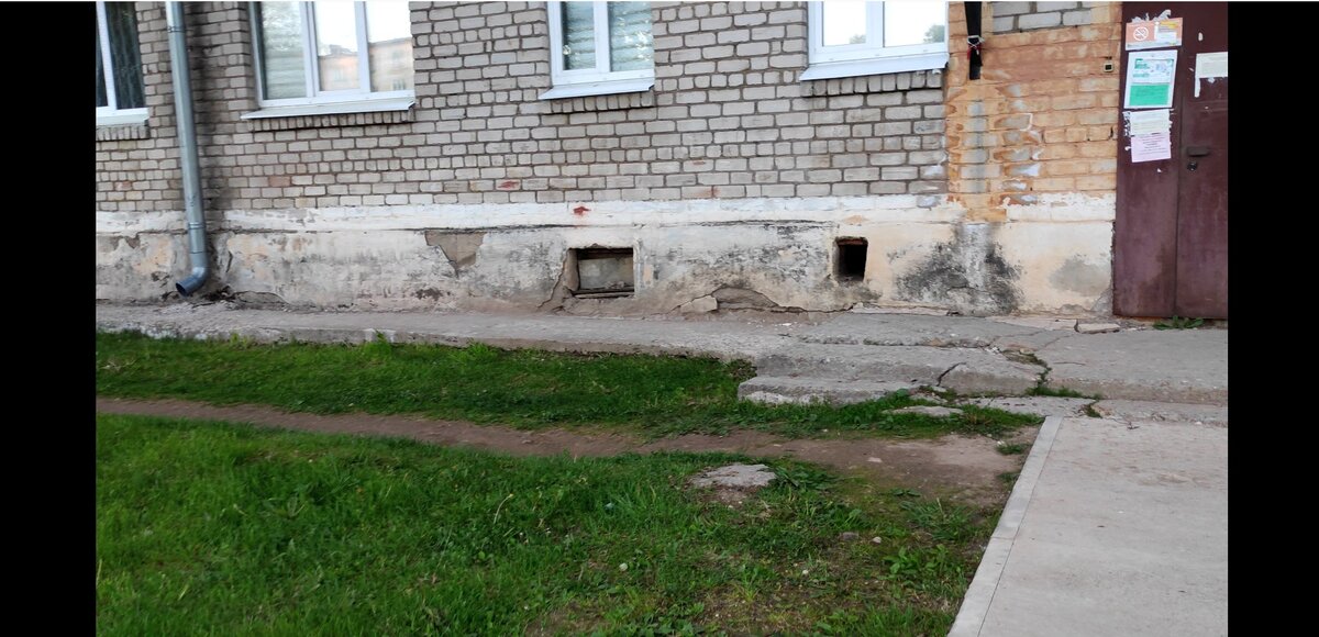 Отмостка МКД предназначена для отвода влаги от фундамента и стен дома.

Любое использование материалов допускается только при наличии гиперссылки