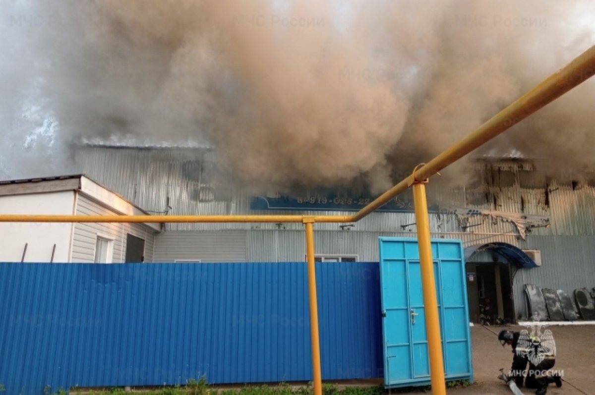    В Гусь-Хрустальном сотрудники МЧС 13 часов тушили бюро ритуальных услуг