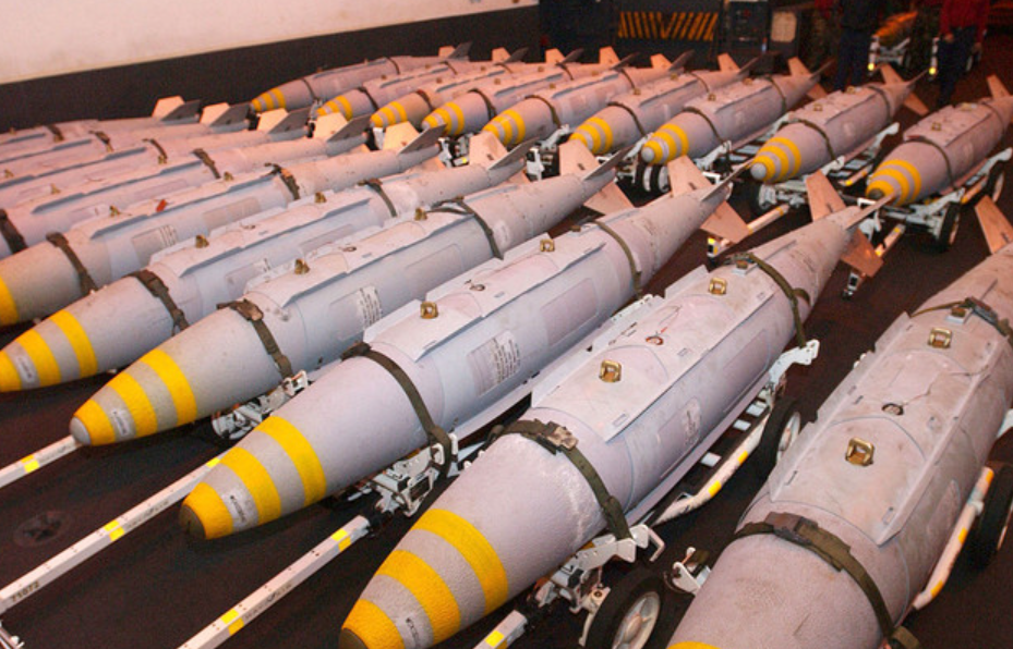 Модули JDAM, производства компании "Боинг", официально на вооружении USAF с 1999 года. Сейчас, как говорят, сделано уже около полумиллиона комплектов для бомб от 200 кг, до тонны. Фото Боинг