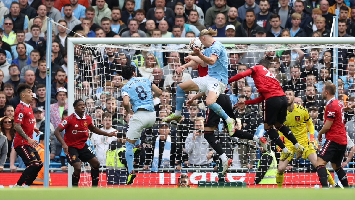    Холланд забивает гол головой в матче "Манчестер Сити" - "Манчестер Юнайтед", Фото: REUTERS