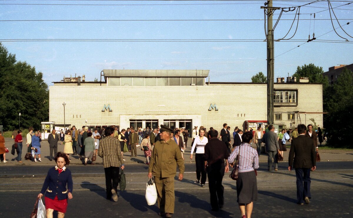 станция площадь мужества