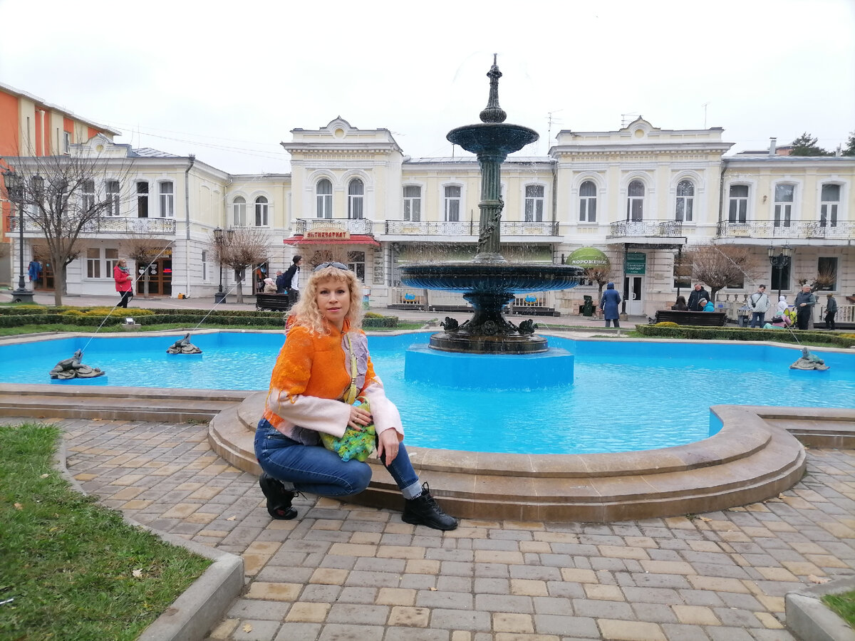 фонтан "лягушки" около Нарзанной галереи Кисловодск