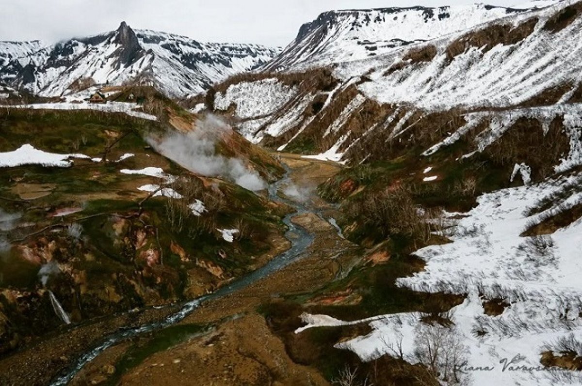    Инспектор на Камчатке показала завораживающую Долину гейзеров