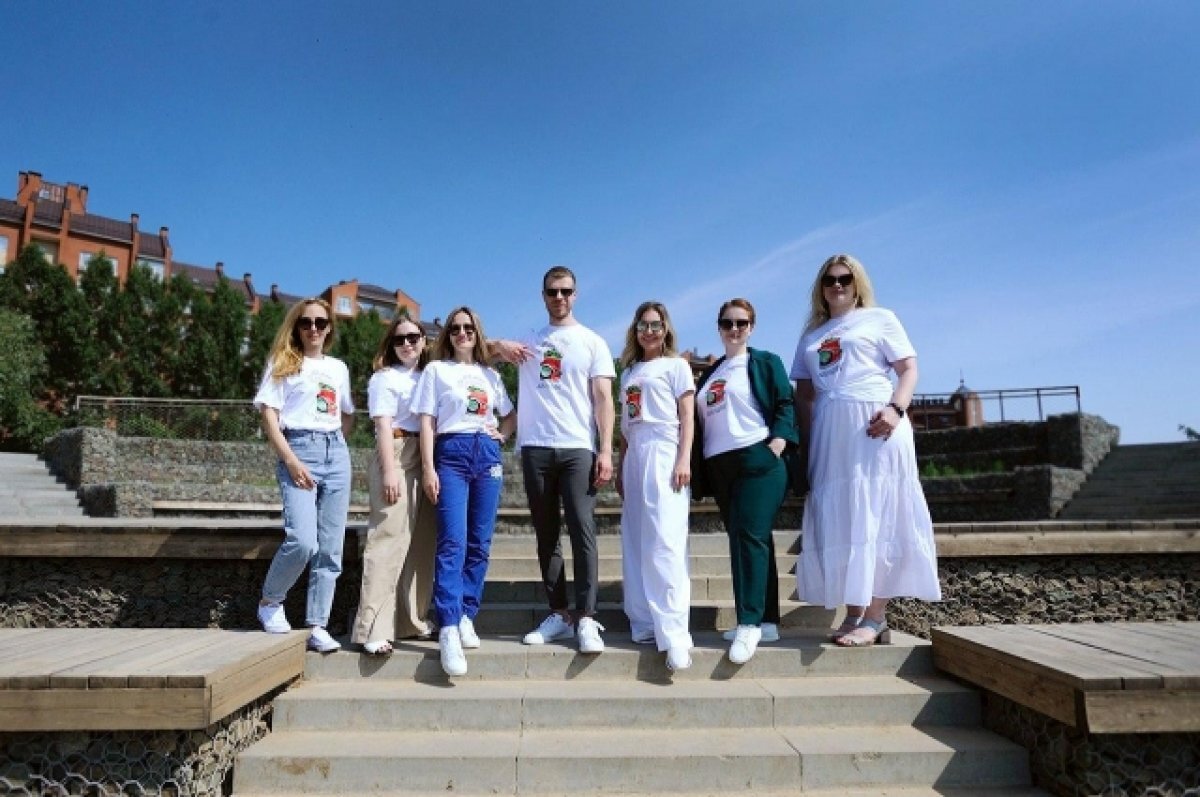    Минарх устроил фотосессию с "Арбундингом"