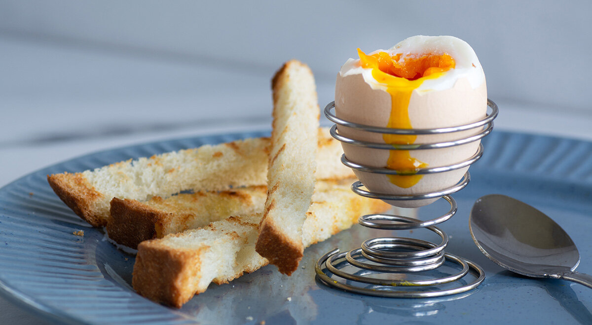 Как правильно готовить яйца всмятку: простые рецепты и секреты