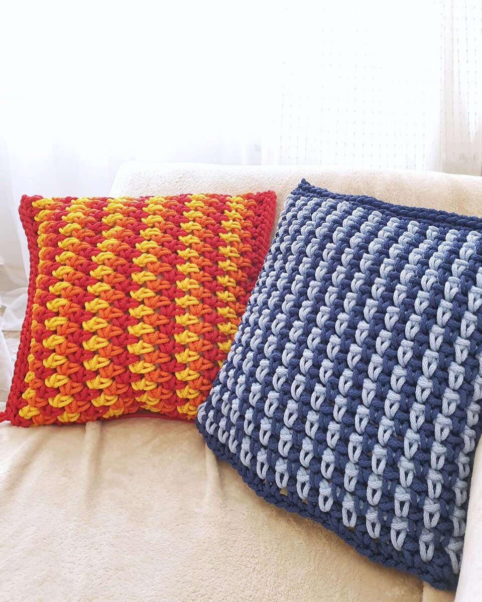 Вязаные подушки из полиэфирного шнура 