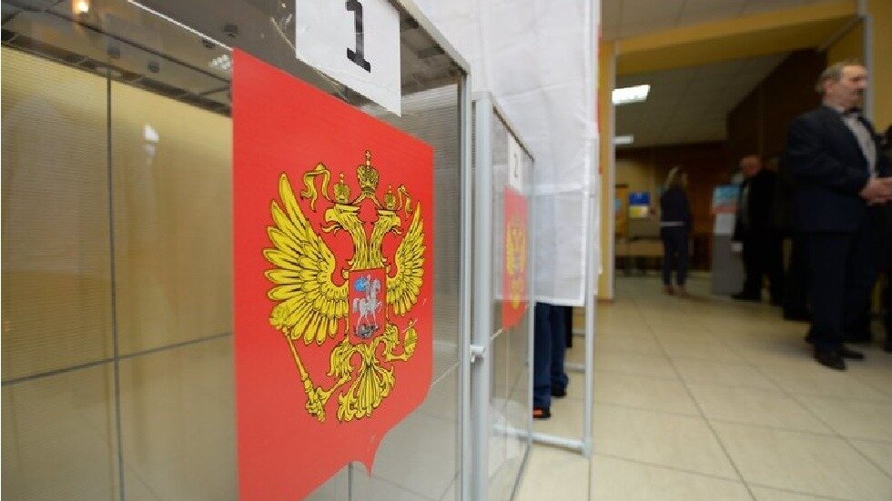     В соперники действующему губернатору Александру Моору ЛДПР предлагает выдвинуть депутата заксобрания ЯНАО Дениса Садовникова.
