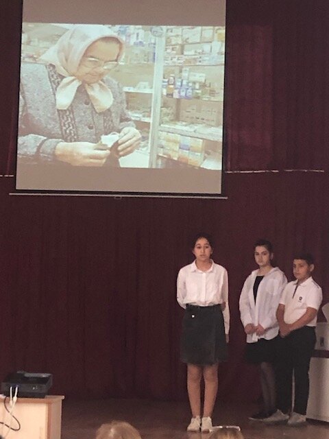 В связи с Международным днём русского языка в Степанакерте состоялся конкурс чтецов. Фоторяд