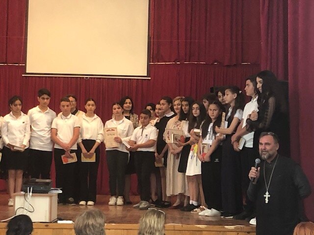 В связи с Международным днём русского языка в Степанакерте состоялся конкурс чтецов. Фоторяд