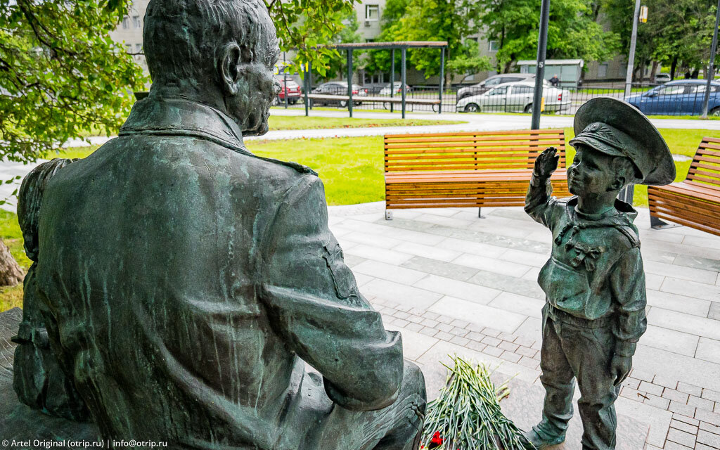Сквер дмитрия михайлика. Памятники в сквере дмитрия михайлика фото. Сквер дмитрия михайлика. Памятник спасателям на кременчугской улице. Сергиев посад памятник пожарному.