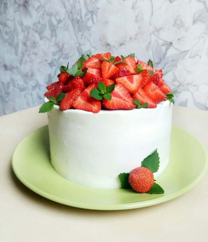 Картинки украшение торта клубникой
