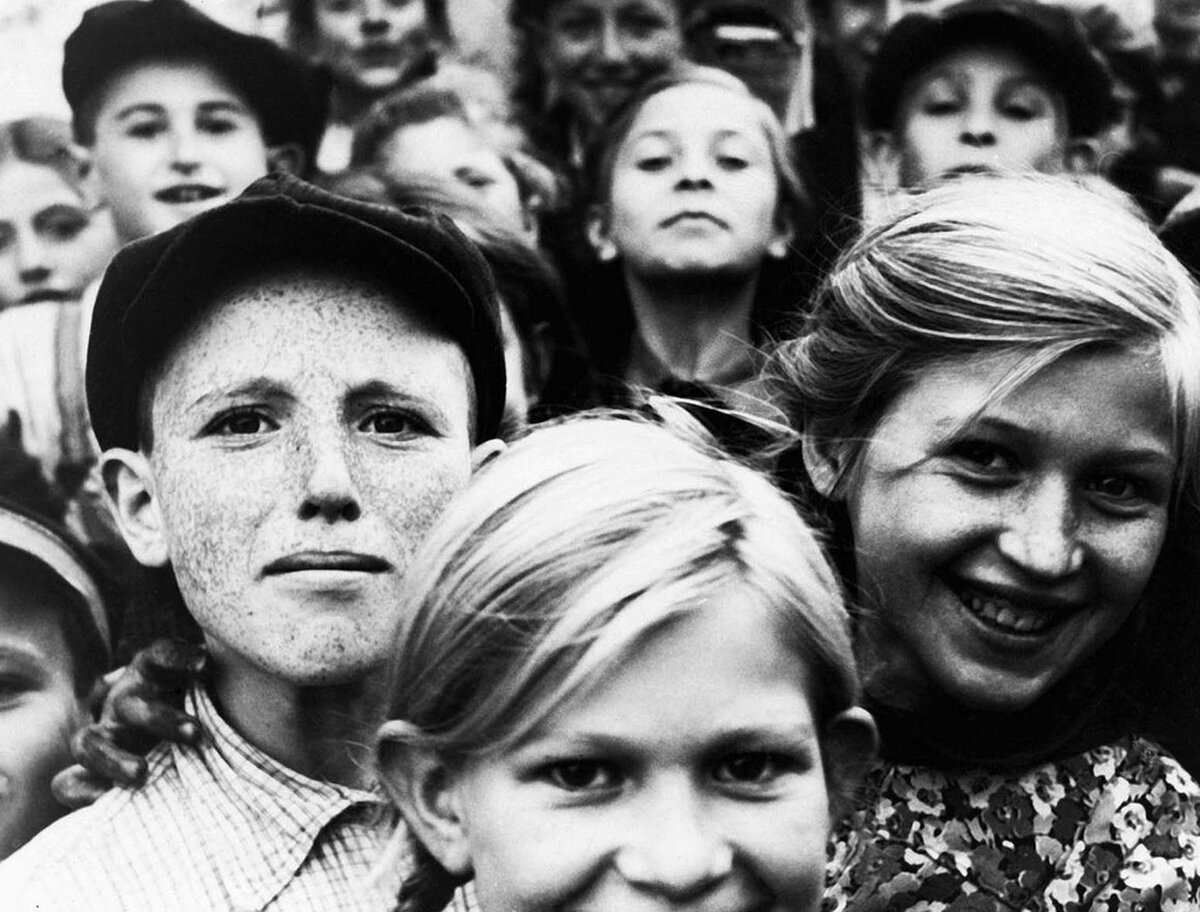 Дети военных лет. Источник: https://letsgophotos.ru/фото-война-1941-года-дети/