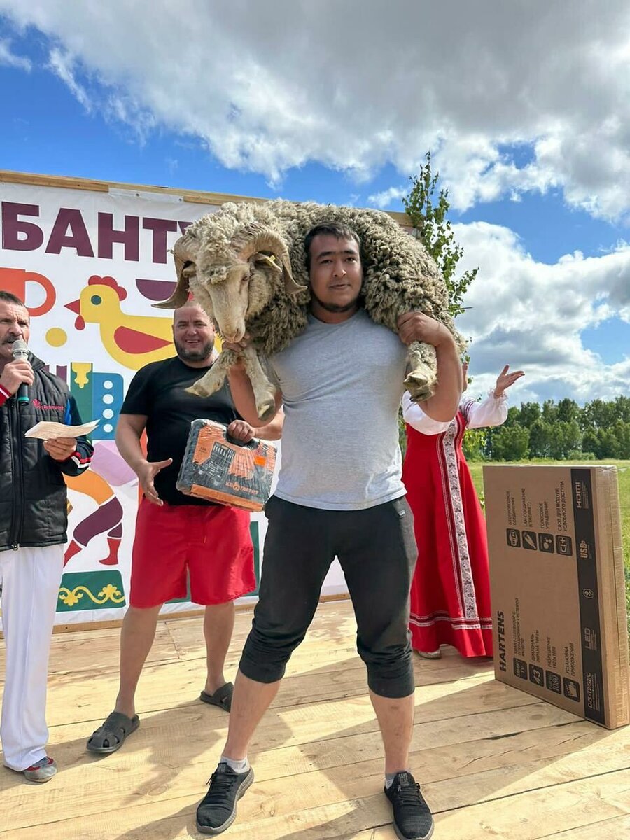 Сабантуй в зеленодольском районе. Сабантуй Зеленодольск. Татарский Сабантуй. Сабантуй фото. Праздник Сабантуй.