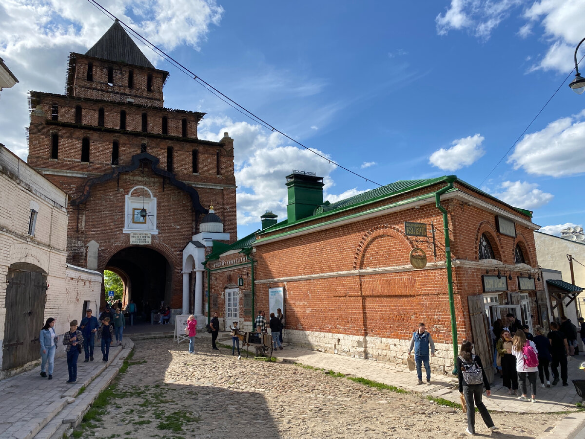 Сходить город. Коломна Кремль. Коломна Кремль экскурсии внутрь кремлевских. Егоров Коломенский Кремль. Голутвин город.