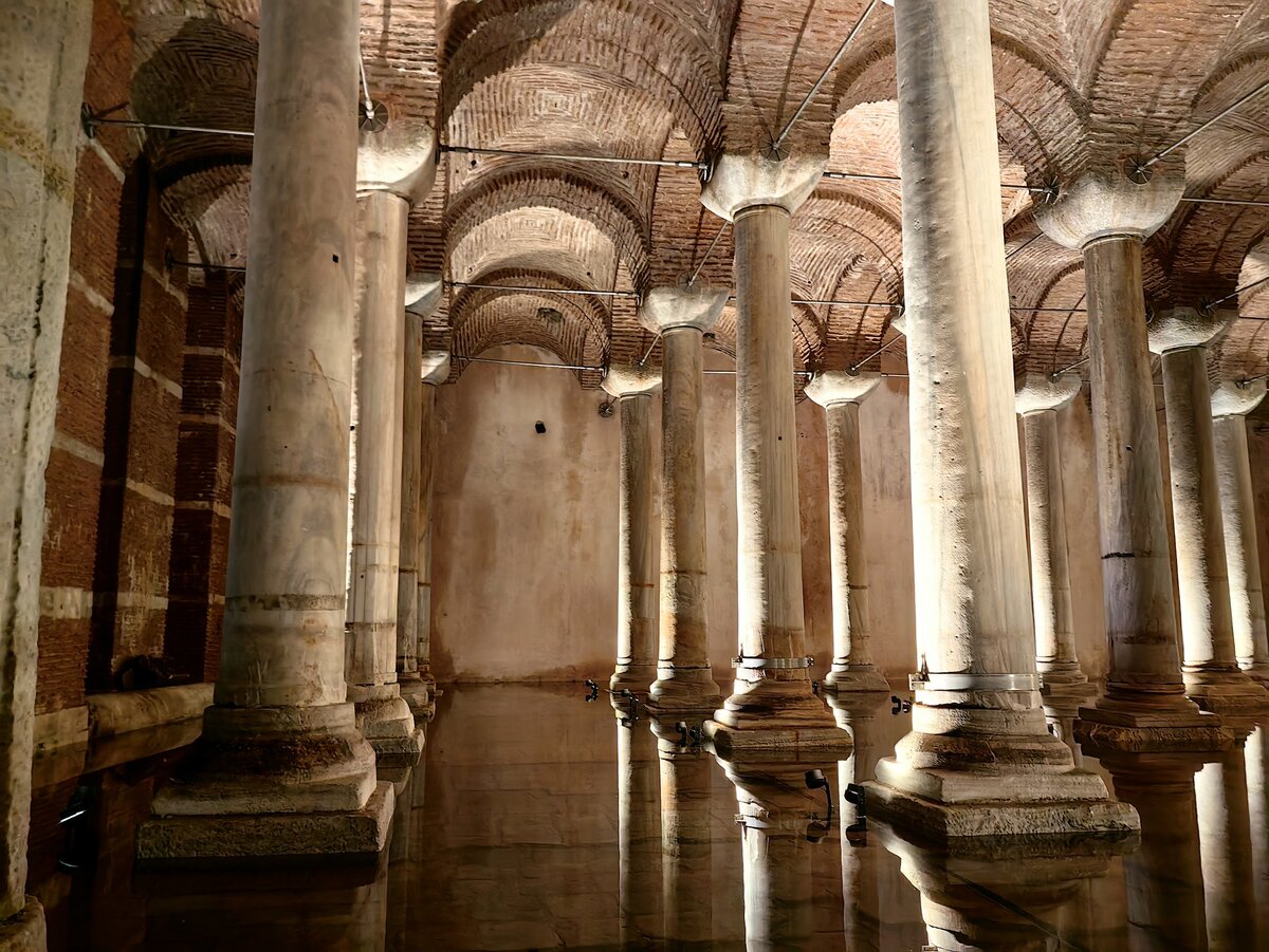 Примерно так будет выглядеть подземное водохранилище. В этой статье будет много галерей, уж очень интересно выглядят эти сооружения с разных точек и в разном свете