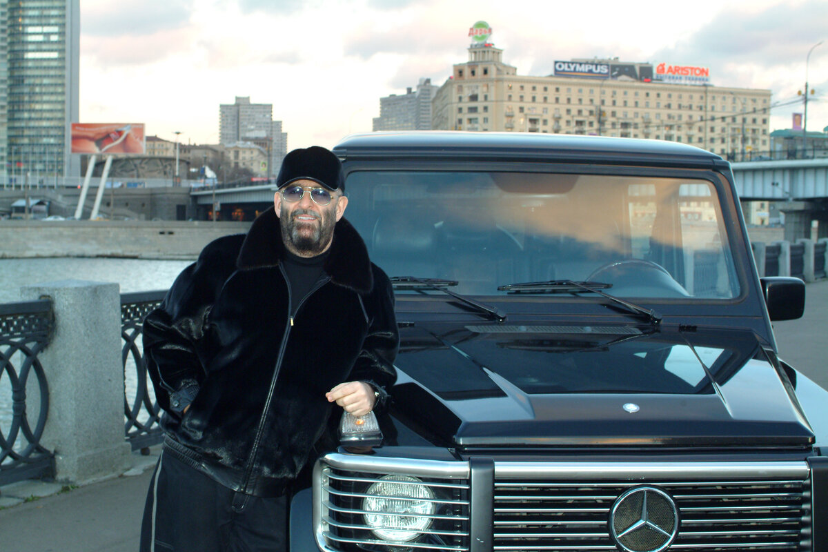    Михаил Шуфутинский окончил Московское музыкальное училище имени М.М. Ипполитова-Иванова (сейчас — Государственный музыкально-педагогический институт имени М.М. Ипполитова-Иванова) и получил образование хормейстера, преподавателя музыки и пения, а также дирижёра / Legion-Media