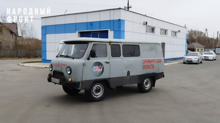    Из Оренбуржья военнослужащим в зону СВО автопоездом отправили внедорожник «УАЗ» Андрей Севостьянов