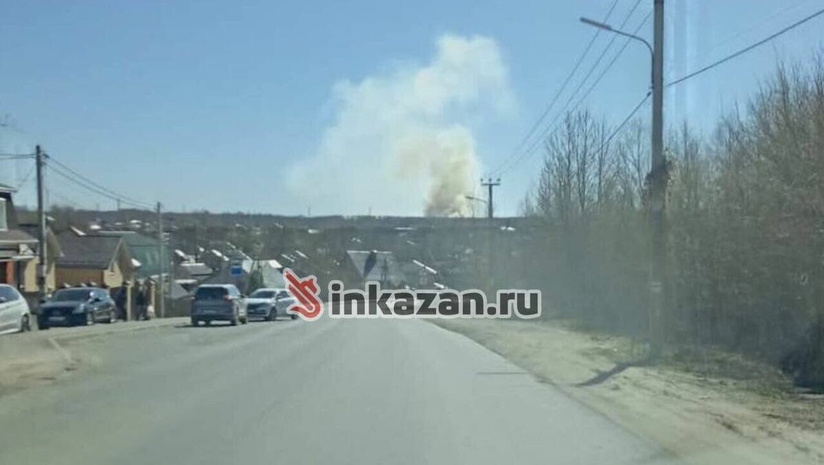     В южной части Казани корреспондент Inkazan увидел черный столб дыма. В пресс-службе ГУ МЧС России по Татарстану заявили на ответ редакции, что никаких сообщений не поступало.