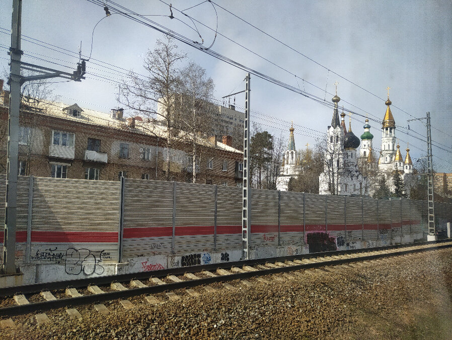 Фото автора. г. Пушкино. Купала храма в лучах весеннего солнышка. Фото 1