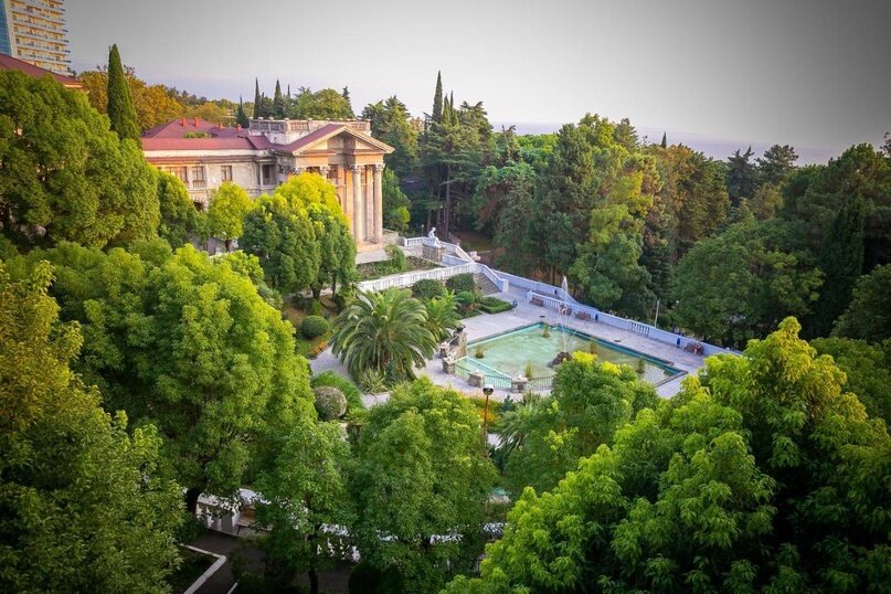 Клинический санаторий Металлург расположен в городе Сочи