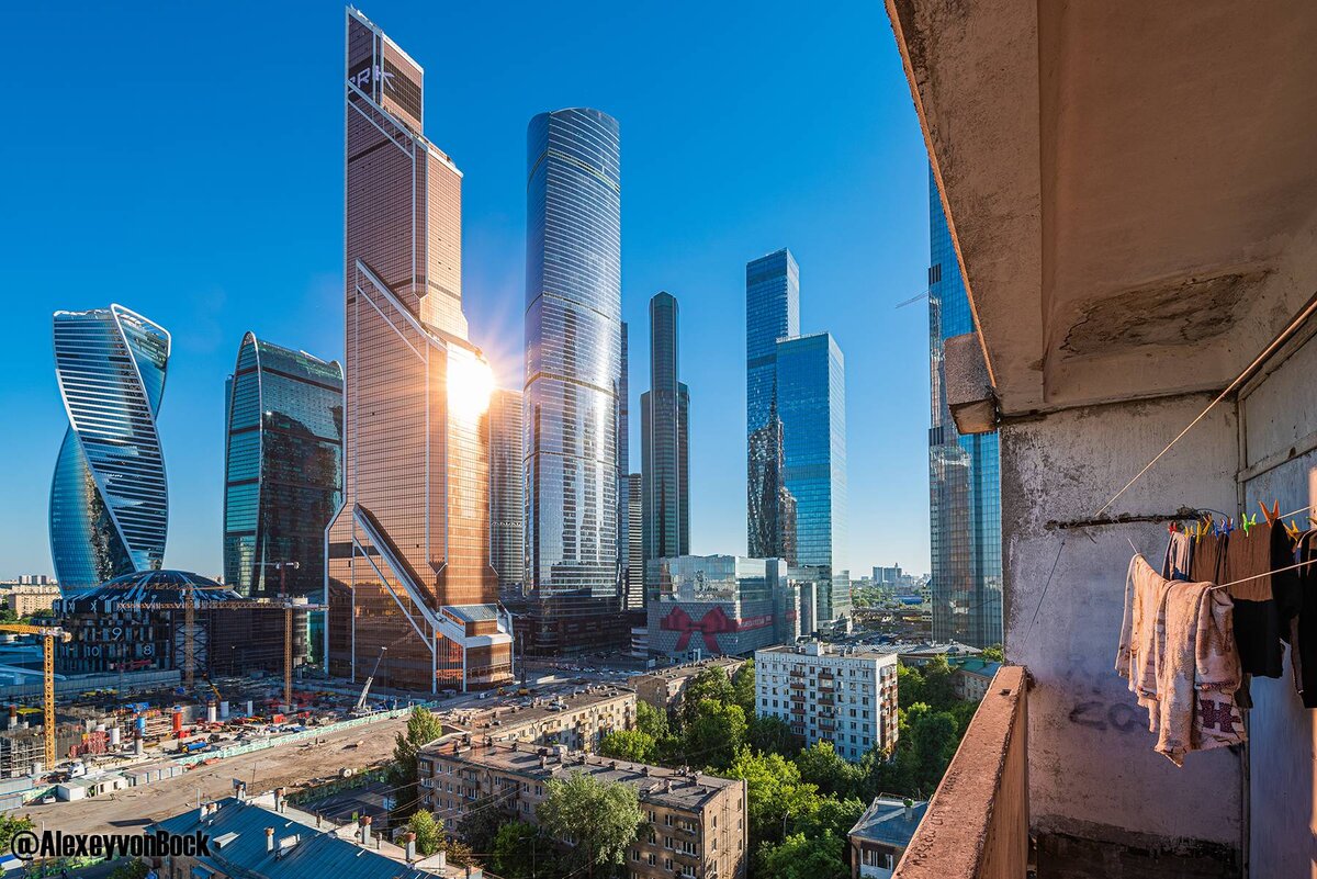 Москва Сити и пятиэтажки