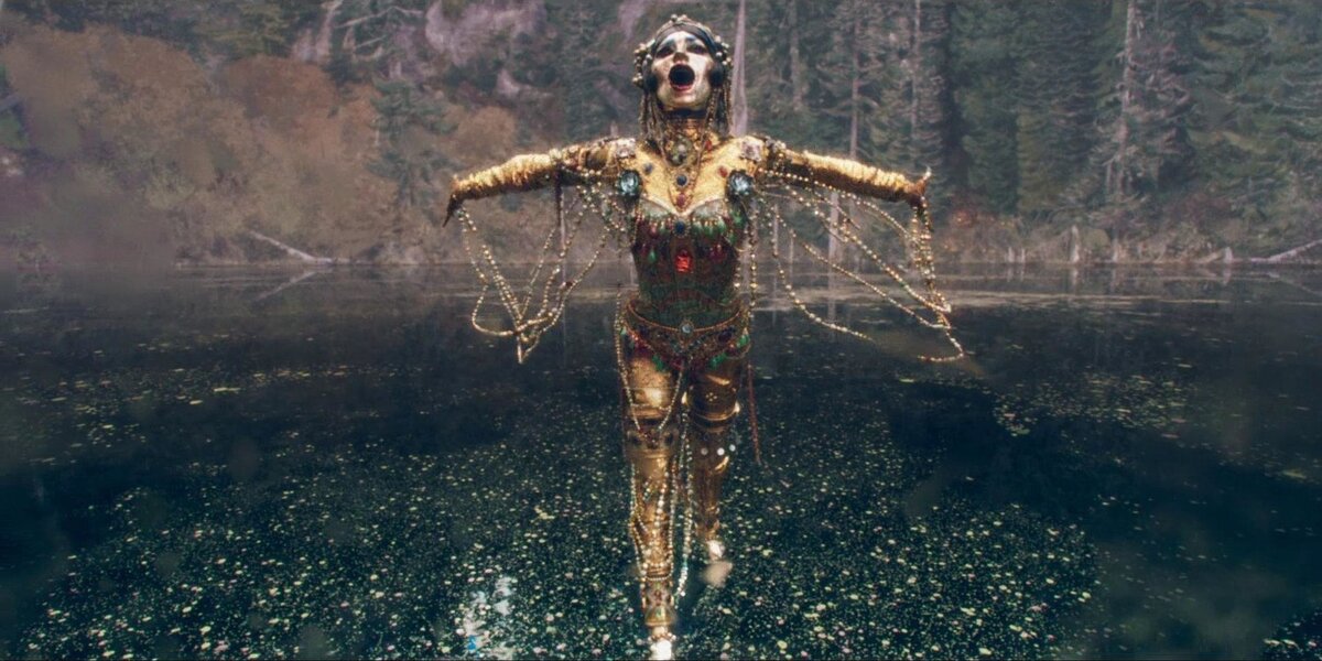 Пластика сирены завораживает