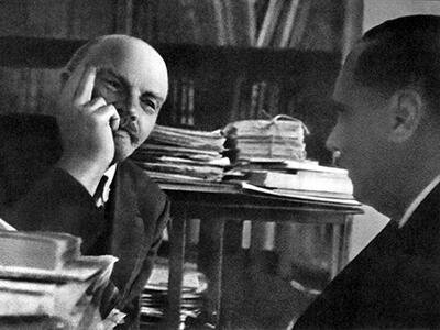 Ленин и Г. Уэллс. "Давай, аффтор, бухти мне про Россию во мгле... А я помечтаю!"
