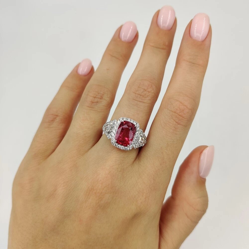 кольцо со шпинелью цвета Vivid pink от My Diamonds