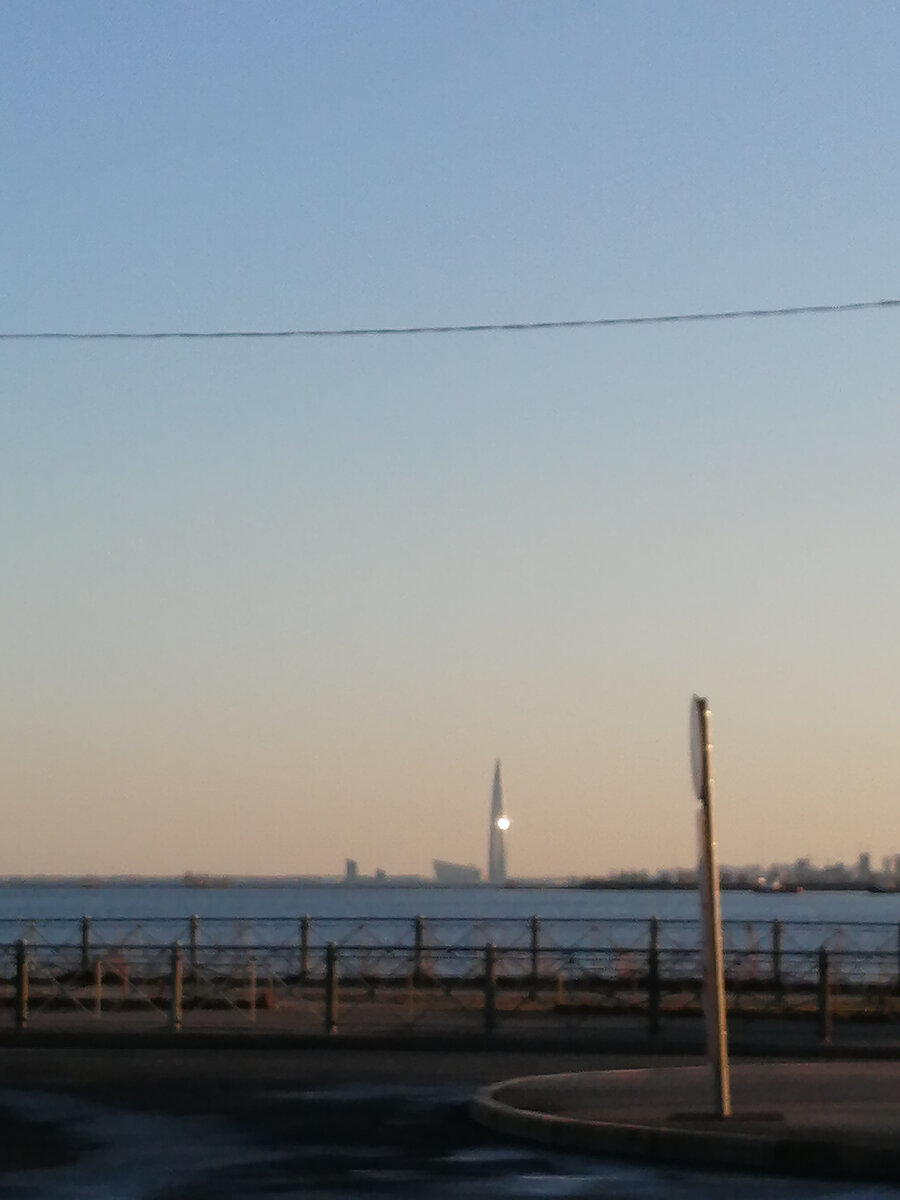 Вид на Лахта-центр. Фото автора. 