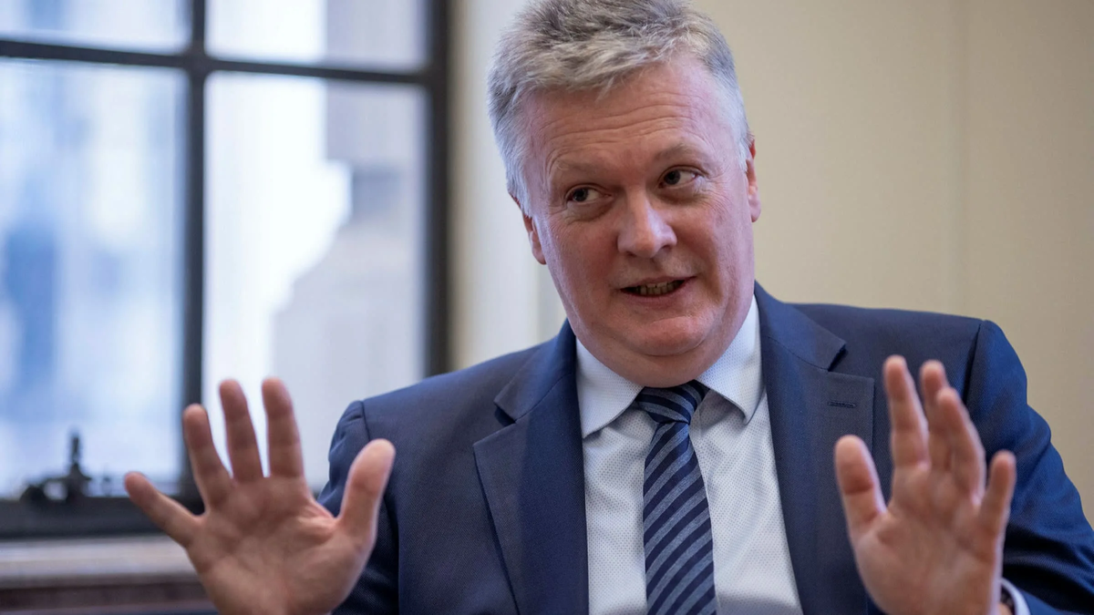 Рональд коуз природа фирмы. Ричард аути экономист. Джеймс эдуард мид, английский экономист. Главный экономист банка англии хью пилл. Экономист англии.