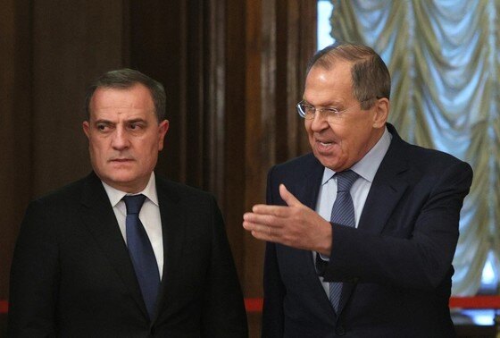    Министр иностранных дел РФ Сергей Лавров и министр иностранных дел Азербайджана Джейхун Байрамов (справа налево) во время встречи в Доме приемов МИД РФ