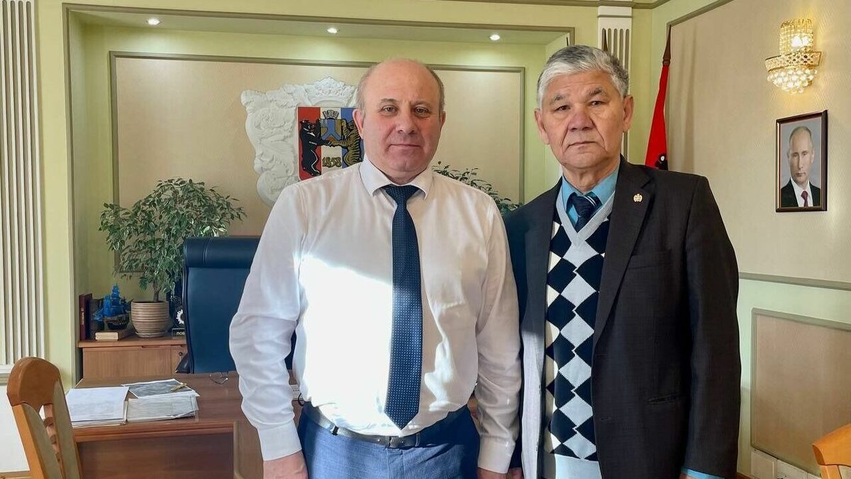     Сегодня 75 лет исполнилось Почетному гражданину краевой столицы, Заслуженному работнику транспорта, Почетному работникуобразования РФ, Заслуженному ветерану Хабаровского края, лауреату премии имени Якова Дьяченко Анатолию Аблемитовичу Насырову.