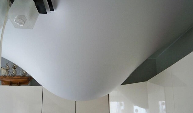 Натяжной потолок волной — оригинальная поверхность в вашем доме