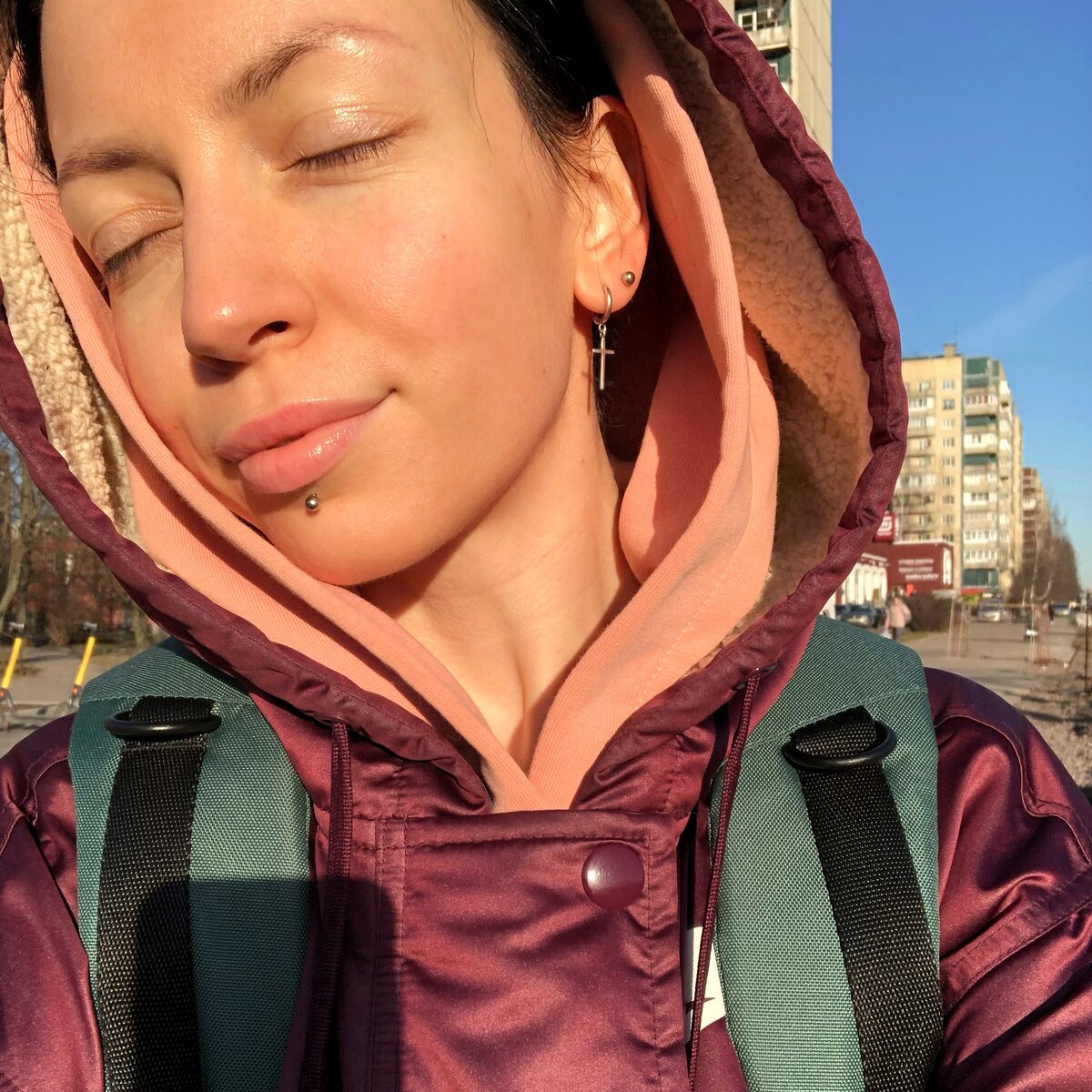 Кайфую на солнышке:) Без макияжа