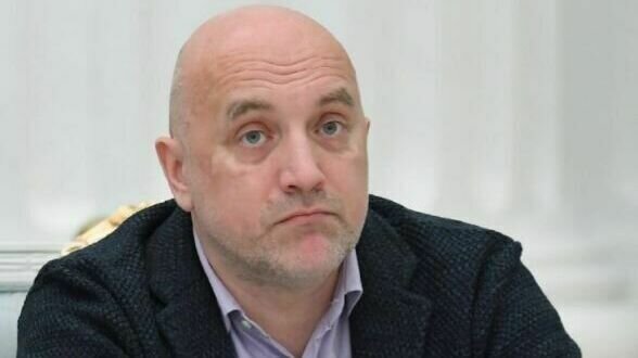     Писатель Захар Прилепин (на фото), получивший ранение при подрыве его машины в Нижегородской области, после проведенной операции выведен медикаментозного сна и находится в создании.