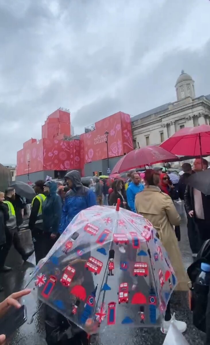 Первым неудобством был дождь