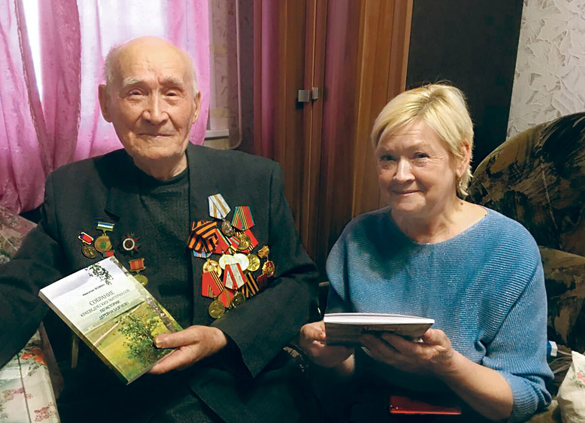 Николай Фомин с соцработником  Лидией Сыркиной