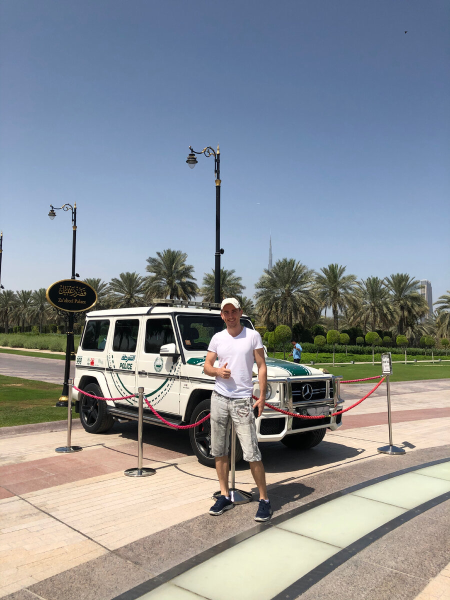 Полицейская машина в ОАЭ