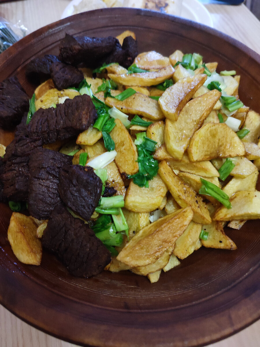 Жареная картошка. Жареное мясо.