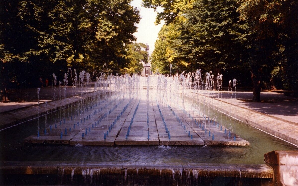 Город Ереван. Аллея 2750 фонтанчиков, открытая в 1968 году в честь 2750-летия Еревана.