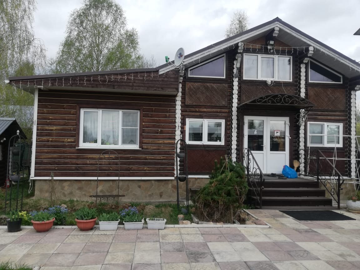 То, что дом не отображается на публичной кадастровой карте является признаком того, что оформлялся дом давно и по Дачной амнистии или же на основании кадастрового паспорта без координирования. Источник кадастровая компания "ВИТА-ХАУЗ"