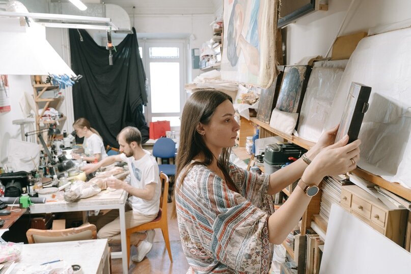 В реставрационной мастерской